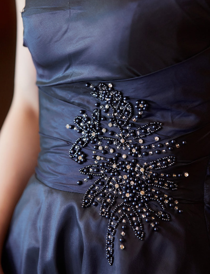 TWEED DRESS(ツイードドレス)のダークネイビーロングドレス・タフタ｜TH1432-1-DNYの上半身ウエスト装飾拡大画像です。