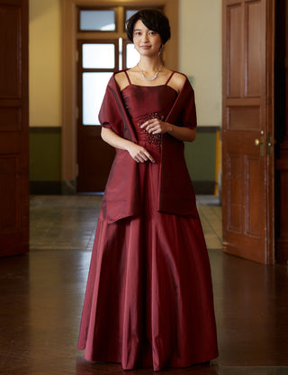 TWEED DRESS(ツイードドレス)のレッドブラックロングドレス・タフタ｜TH1432-1-RBKの全身正面ストール着用画像です。