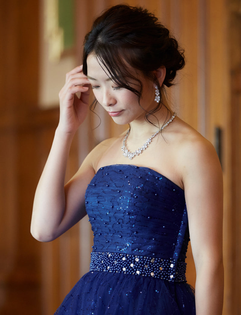 TWEED DRESS(ツイードドレス)のロイヤルブルーロングドレス・スパンコールチュール｜TH1450-RBLの上半身斜め画像です。