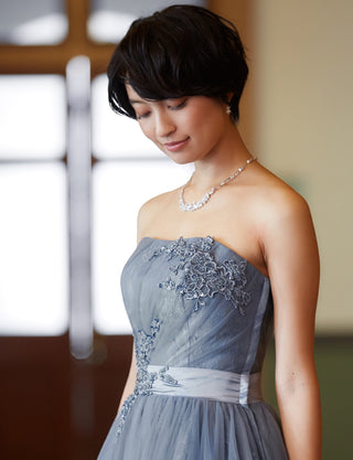 TWEED DRESS(ツイードドレス)のブルーグレーロングドレス・チュール｜TH1454-BLGYの上半身斜め画像です。