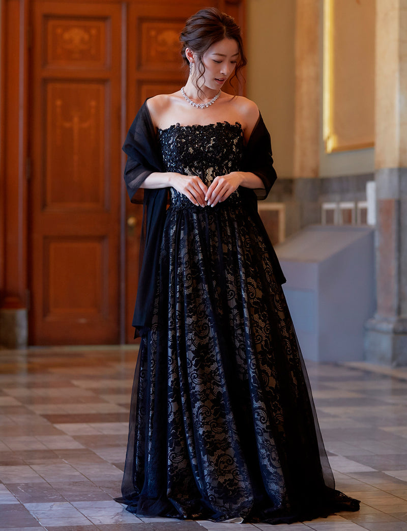 TWEED DRESS(ツイードドレス)のブラックロングドレス・チュール｜TM1612-BKの全身正面ストール着用画像です。