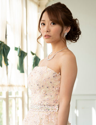 TWEED DRESS(ツイードドレス)のペールベージュロングドレス・チュール｜TM1628-PBEの上半身斜め画像です。