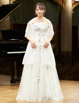 TWEED DRESS(ツイードドレス)のホワイトロングドレス・チュール｜TN2008-WTの全身正面ストール着用画像です。