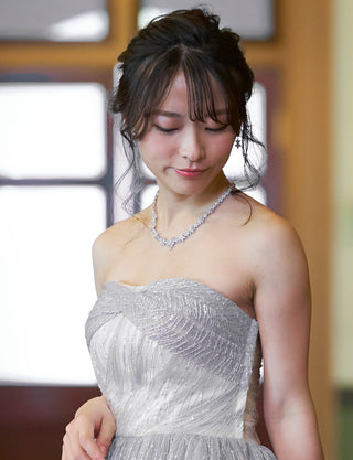 TWEED DRESS(ツイードドレス)のシルバーグレーロングドレス・チュール｜TN2009-SGYの上半身斜め画像です。