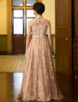 TWEED DRESS(ツイードドレス)のゴールドベージュロングドレス・チュール｜TN2010-GBEGの全身背面画像です。