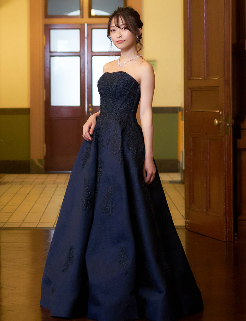 TWEED DRESS(ツイードドレス)のダークネイビーロングドレス・ジャガード｜TN2011-DNYの全身斜め画像です。