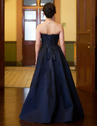 TWEED DRESS(ツイードドレス)のダークネイビーロングドレス・ジャガード｜TN2011-DNYの全身背面画像です。
