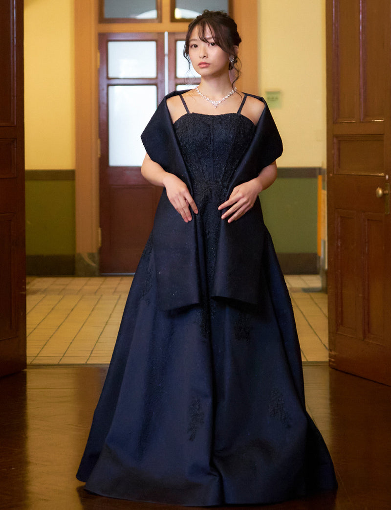TWEED DRESS(ツイードドレス)のダークネイビーロングドレス・ジャガード｜TN2011-DNYの全身正面ストール着用画像です。