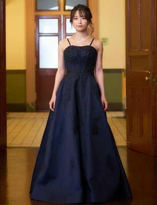TWEED DRESS(ツイードドレス)のダークネイビーロングドレス・ジャガード｜TN2011-DNYの全身正面ストラップ着用画像です。