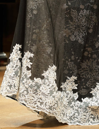TWEED DRESS(ツイードドレス)のブラックロングドレス・チュール｜TN2018-BKのスカート裾レース拡大画像です。