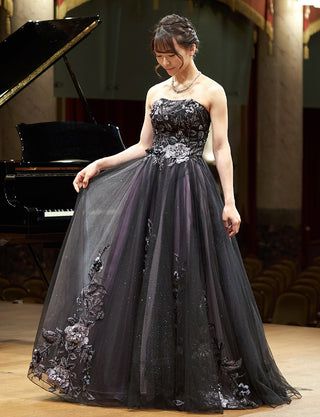 TWEED DRESS(ツイードドレス)のブラックロングドレス・チュール｜TN2019-BKの全身斜め画像です。