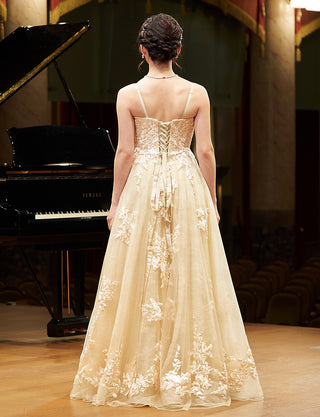 TWEED DRESS(ツイードドレス)のシャンパンゴールドロングドレス・チュール｜TN2024-CGDの全身背面ストラップ着用画像です。
