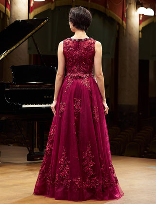 TWEED DRESS(ツイードドレス)のワインレッドロングドレス・チュール｜TN2024-WRDの全身背面ボレロ着用画像です。