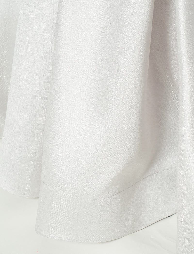 FineFeathers(ファインフェザーズ)のシルバーロングドレス・サテン｜TO2102-SILのスカート裾拡大画像です。