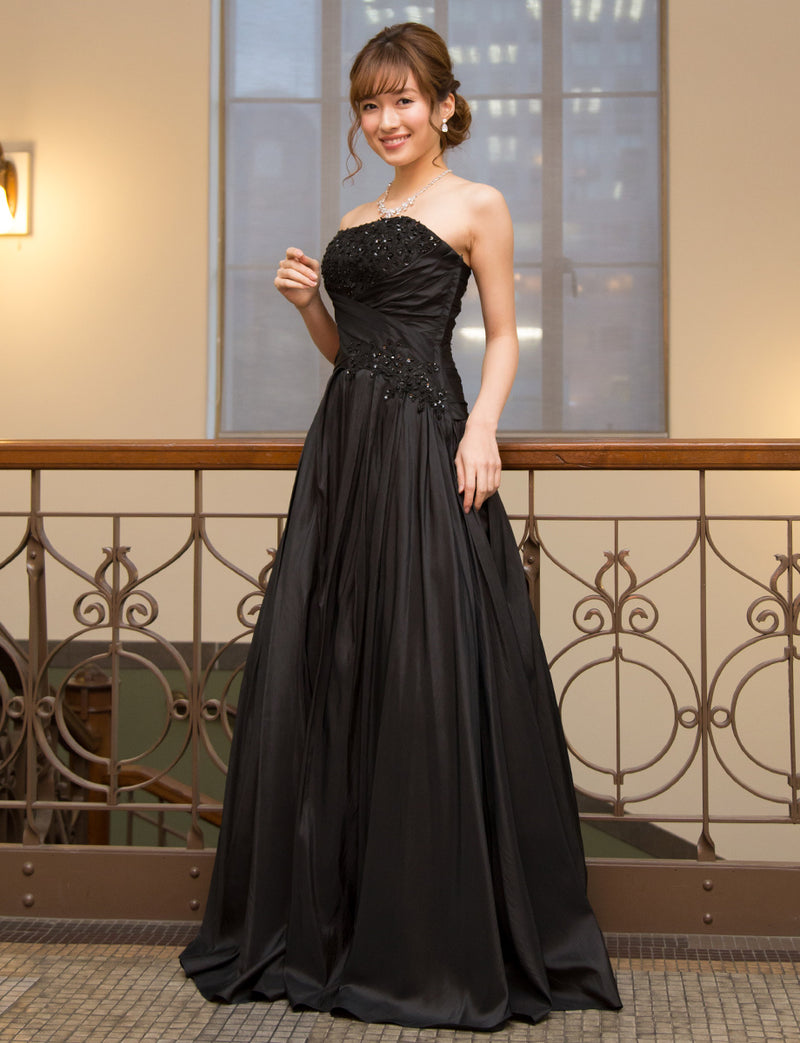 TWEED DRESS(ツイードドレス)のブラックロングドレス・タフタ｜TS1578-BKの全身斜め画像です。