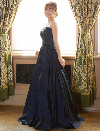 TWEED DRESS(ツイードドレス)のダークネイビーロングドレス・タフタ｜TS1578-DNYの全身斜め画像です。