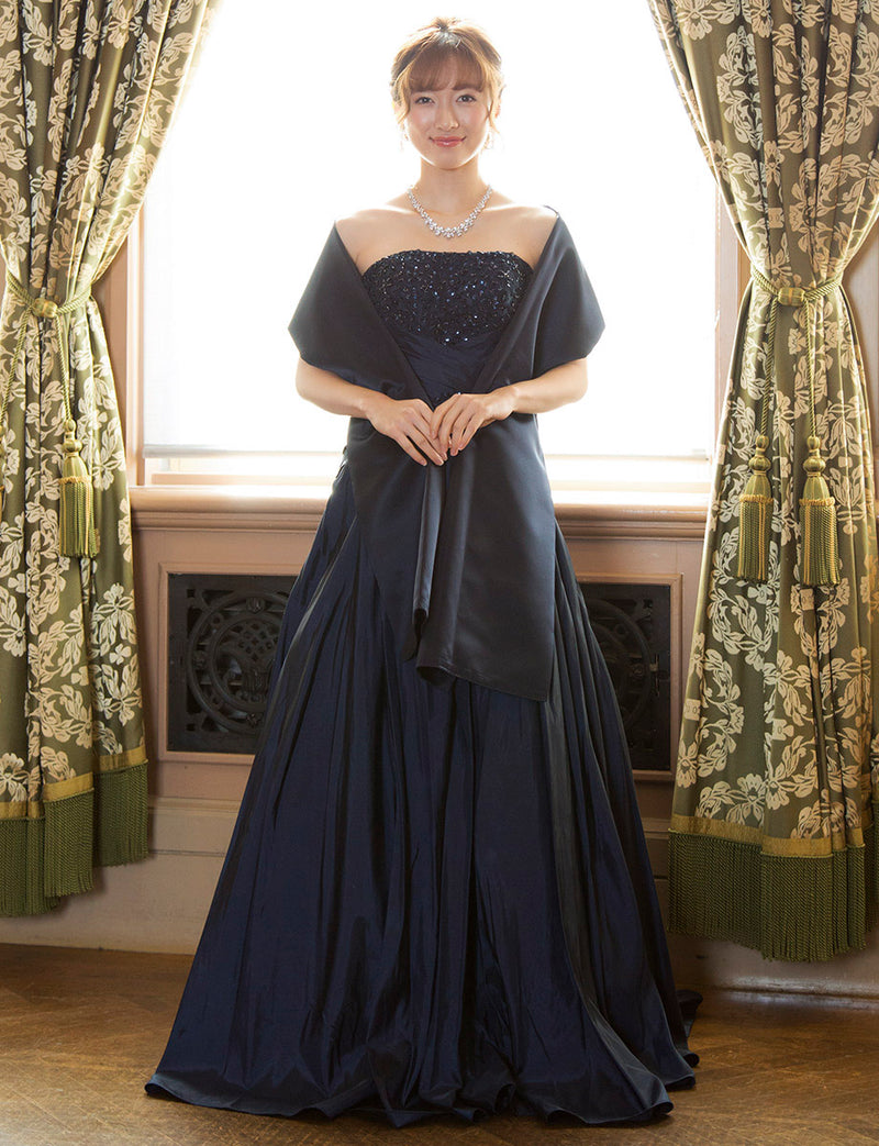 TWEED DRESS(ツイードドレス)のダークネイビーロングドレス・タフタ｜TS1578-DNYの全身正面ストール着用画像です。