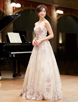 TWEED DRESS(ツイードドレス)のシャンパンベージュロングドレス・チュール｜TW1901-CBEGの全身斜め画像です。
