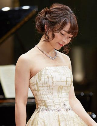 TWEED DRESS(ツイードドレス)のシャンパンゴールドロングドレス・チュール｜TW1904-CGDの上半身斜め画像です。