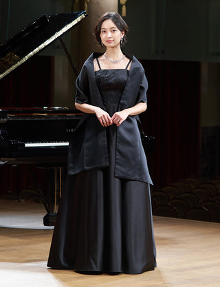 TWEED DRESS(ツイードドレス)のブラックロングドレス・サテン｜TW1914-1-BKの全身正面ストール着用画像です。