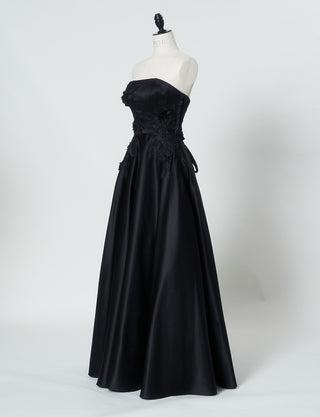 TWEED DRESS(ツイードドレス)のブラックロングドレス・サテン｜TW1914-1-BKのトルソー全身斜め画像です。