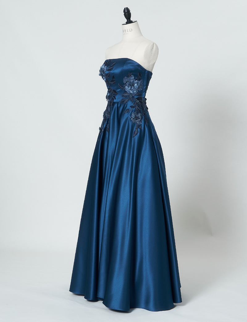 TWEED DRESS(ツイードドレス)のミッドナイトブルーロングドレス・サテン｜TW1914-1-MBLのトルソー全身斜め画像です。