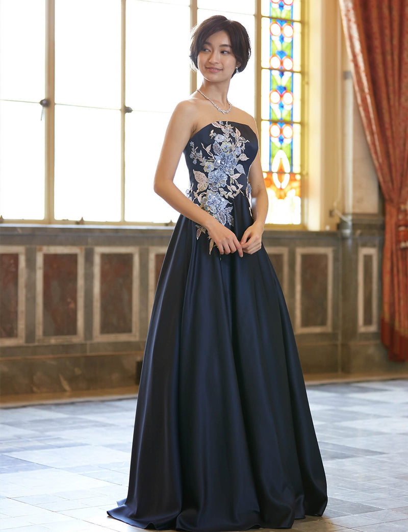TWEED DRESS(ツイードドレス)のダークネイビーロングドレス・サテン｜TW1914-DNYの全身斜め画像です。