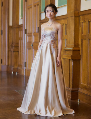 TWEED DRESS(ツイードドレス)のシャンパンゴールドロングドレス・サテン｜TW1914-CGDの全身斜め画像です。
