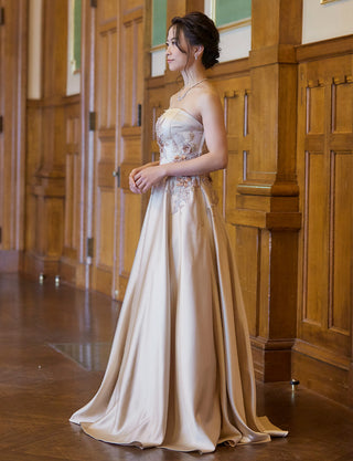 TWEED DRESS(ツイードドレス)のシャンパンゴールドロングドレス・サテン｜TW1914-CGDの全身側面画像です。