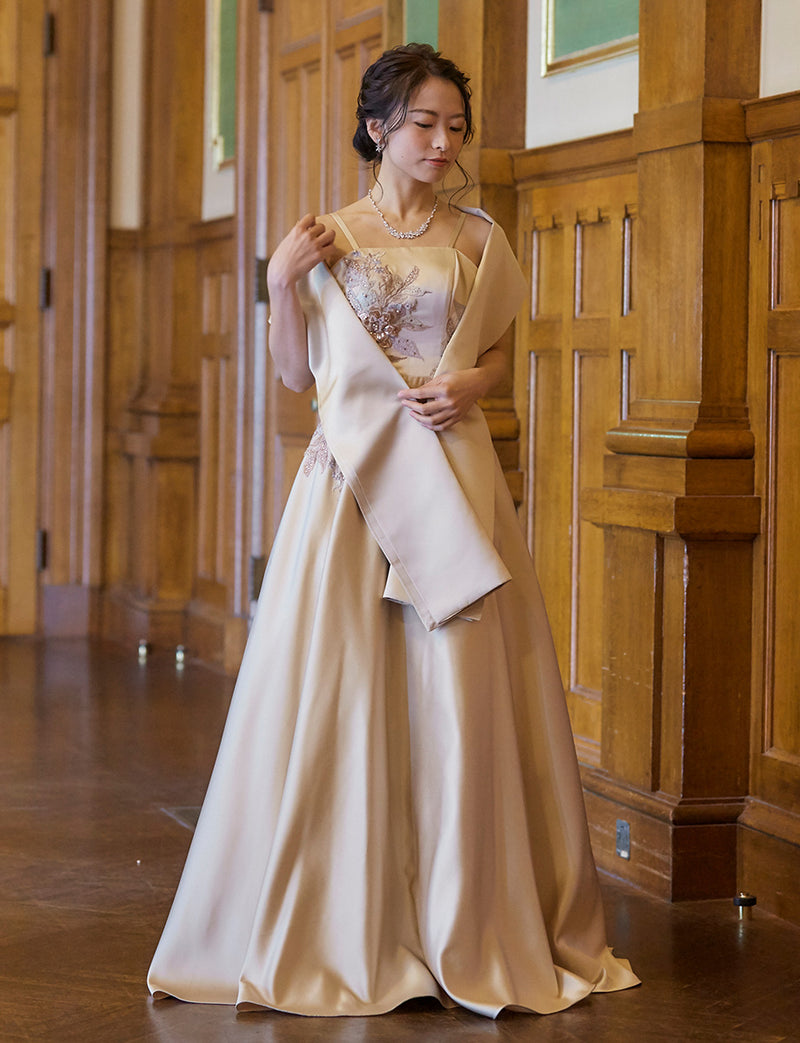 TWEED DRESS(ツイードドレス)のシャンパンゴールドロングドレス・サテン｜TW1914-CGDの全身正面ストール着用画像です。