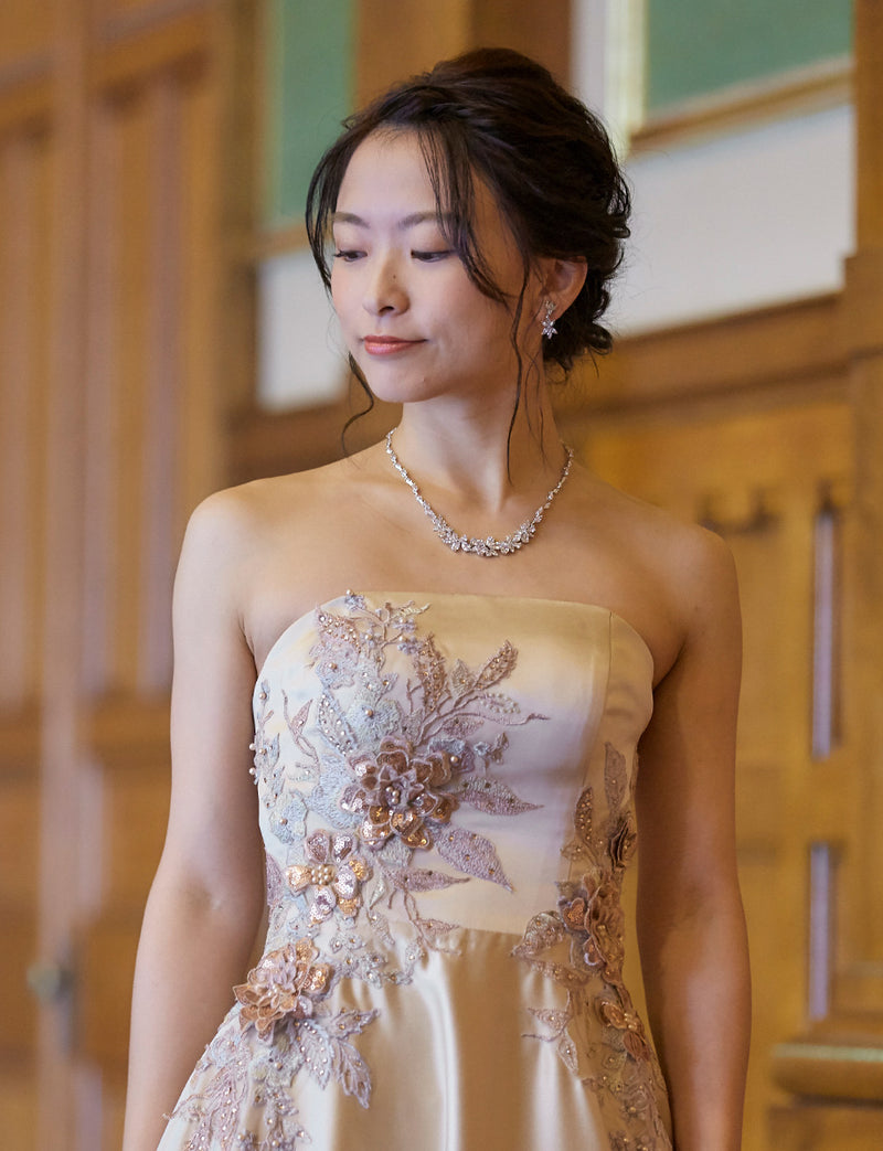 TWEED DRESS(ツイードドレス)のシャンパンゴールドロングドレス・サテン｜TW1914-CGDの上半身正面画像です。