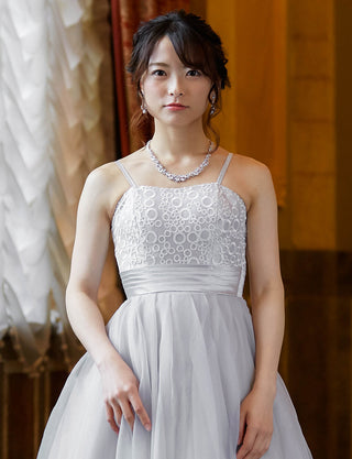 TWEED DRESS(ツイードドレス)のペールグレーロングドレス・チュール｜TW1919-PGYの上半身正面ストラップ着用画像です。