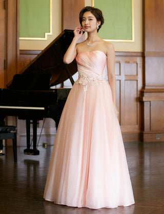 TWEED DRESS(ツイードドレス)のシェルピンクロングドレス・チュール｜TW1920-SHPKの全身斜め画像です。