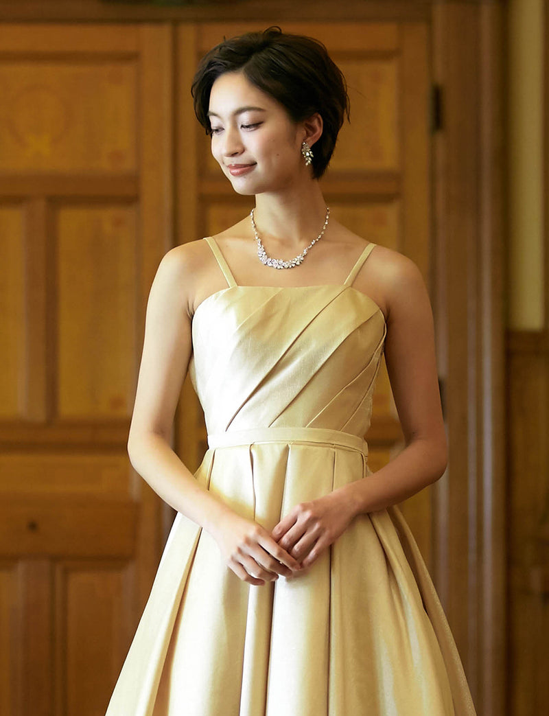 TWEED DRESS(ツイードドレス)のゴールドロングドレス・サテン｜TW1922-GDの上半身正面ストラップ着用画像です。
