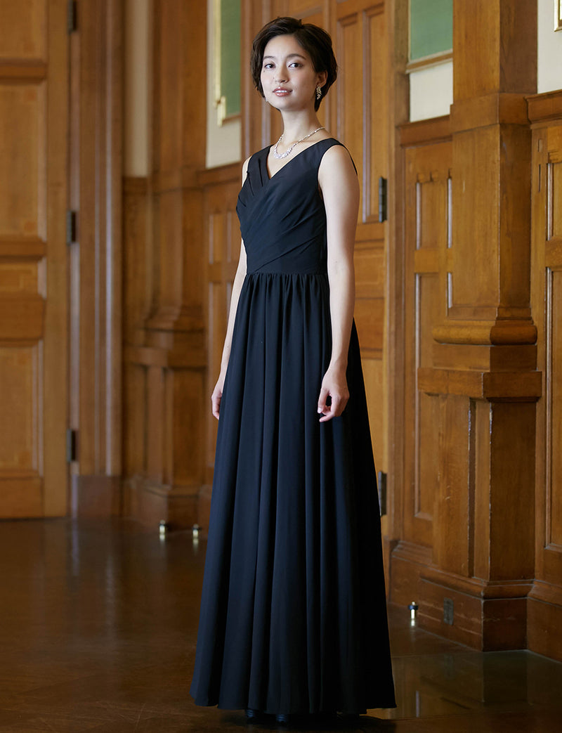 TWEED DRESS(ツイードドレス)のブラックロングドレス・シフォン｜TW1927-1-BKの全身斜め画像です。