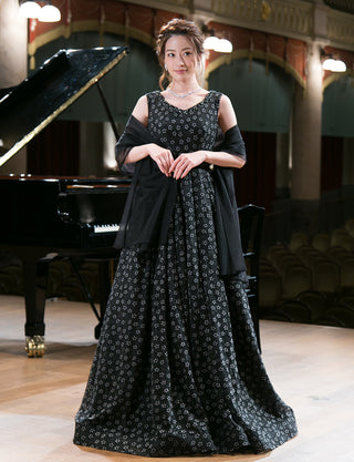TWEED DRESS(ツイードドレス)のブラックロングドレス・チュール｜TW1947-BKの全身正面ストール着用画像です。