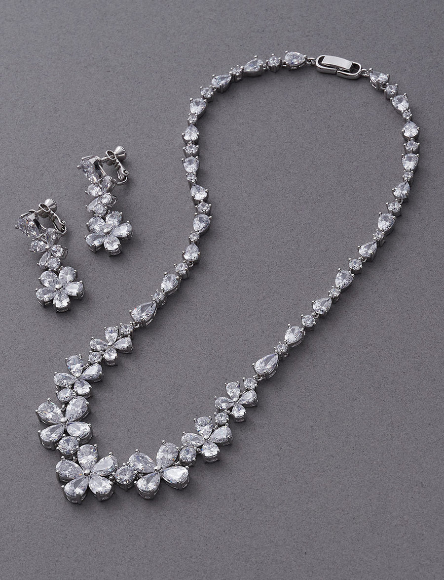 演奏会や結婚式花嫁ににお薦めシルバーネックレスセット・イヤリング付