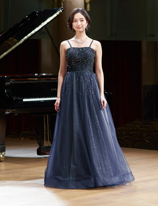 TWEED DRESS(ツイードドレス)のダークネイビーロングドレス・チュール｜TN2030-DNYの全身正面ストラップ着用画像です。